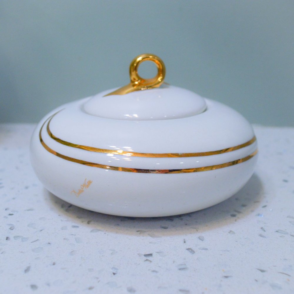 APOLLO D'ORO porcelain trinket box signed by Dalla Valle.